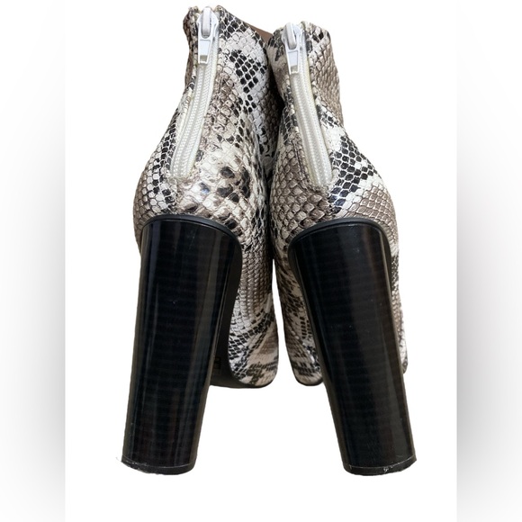 Snake print Pointed toe Ankle booties - Picture 5 of 5